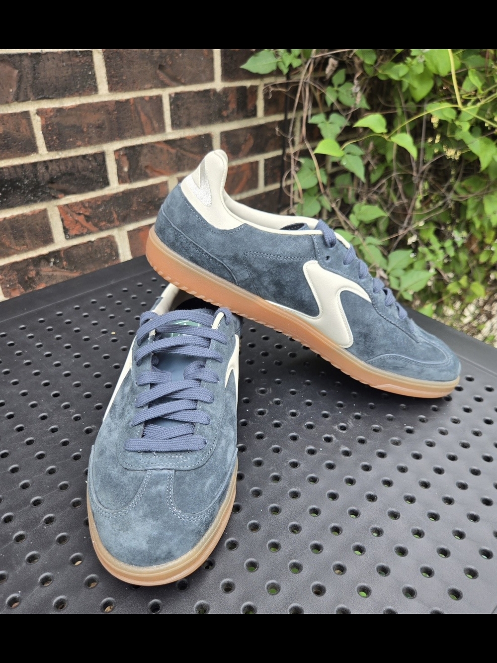 NWOT Skechers Hotshot Azir Charcoal Gray Suede Court Sneakers Men's 10